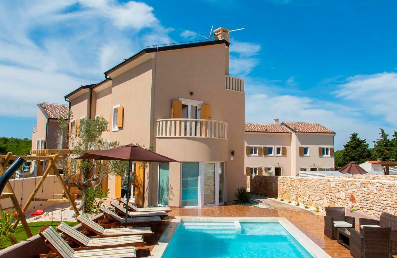 6-Bedroom Villa Chiara With Sea View Premantura Eksteriør billede