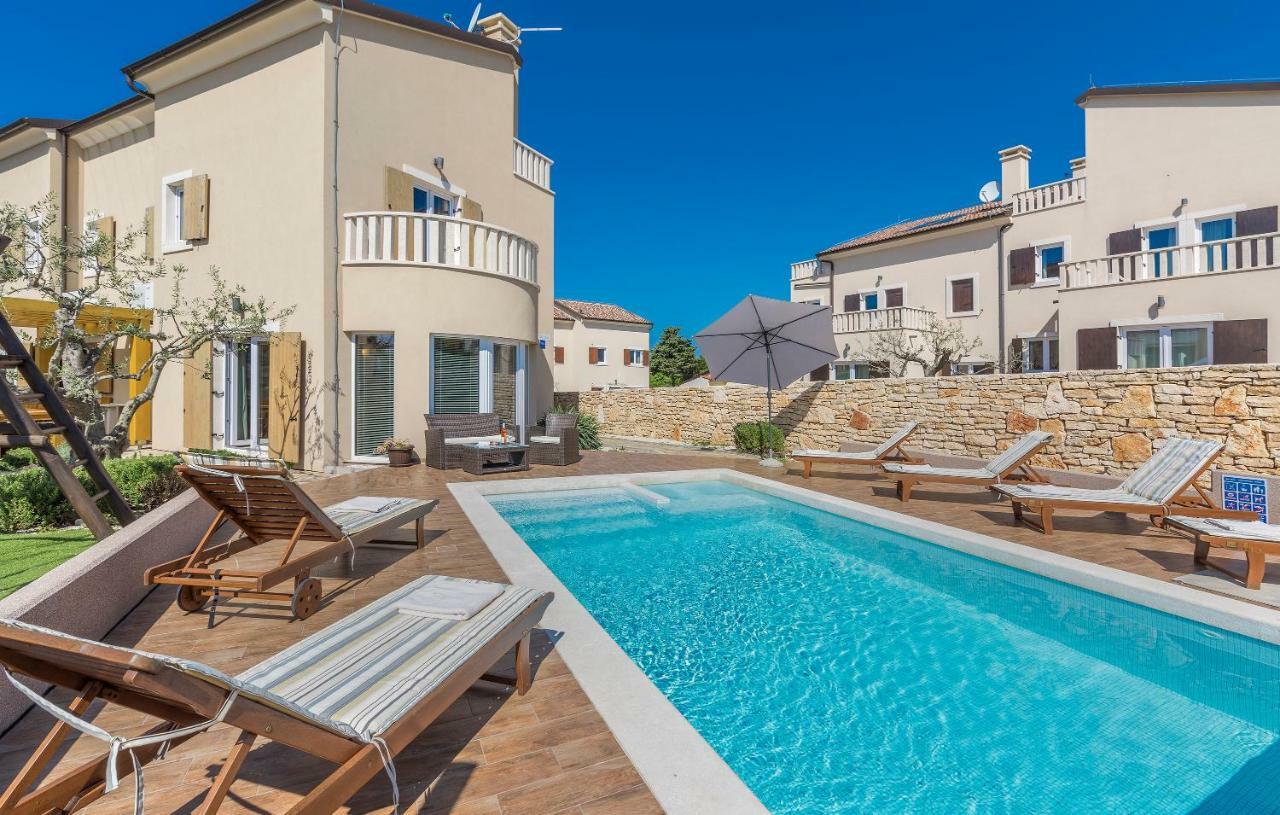 6-Bedroom Villa Chiara With Sea View Premantura Eksteriør billede