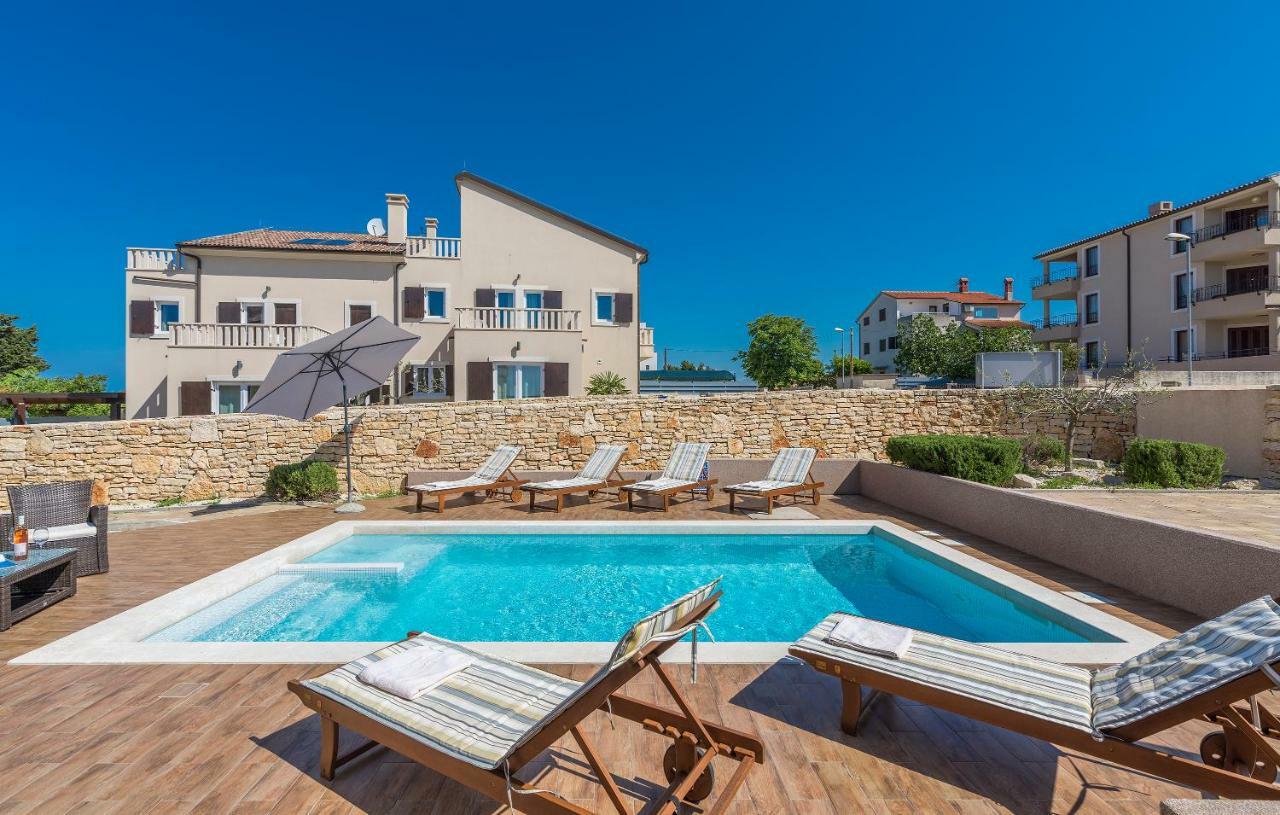 6-Bedroom Villa Chiara With Sea View Premantura Eksteriør billede