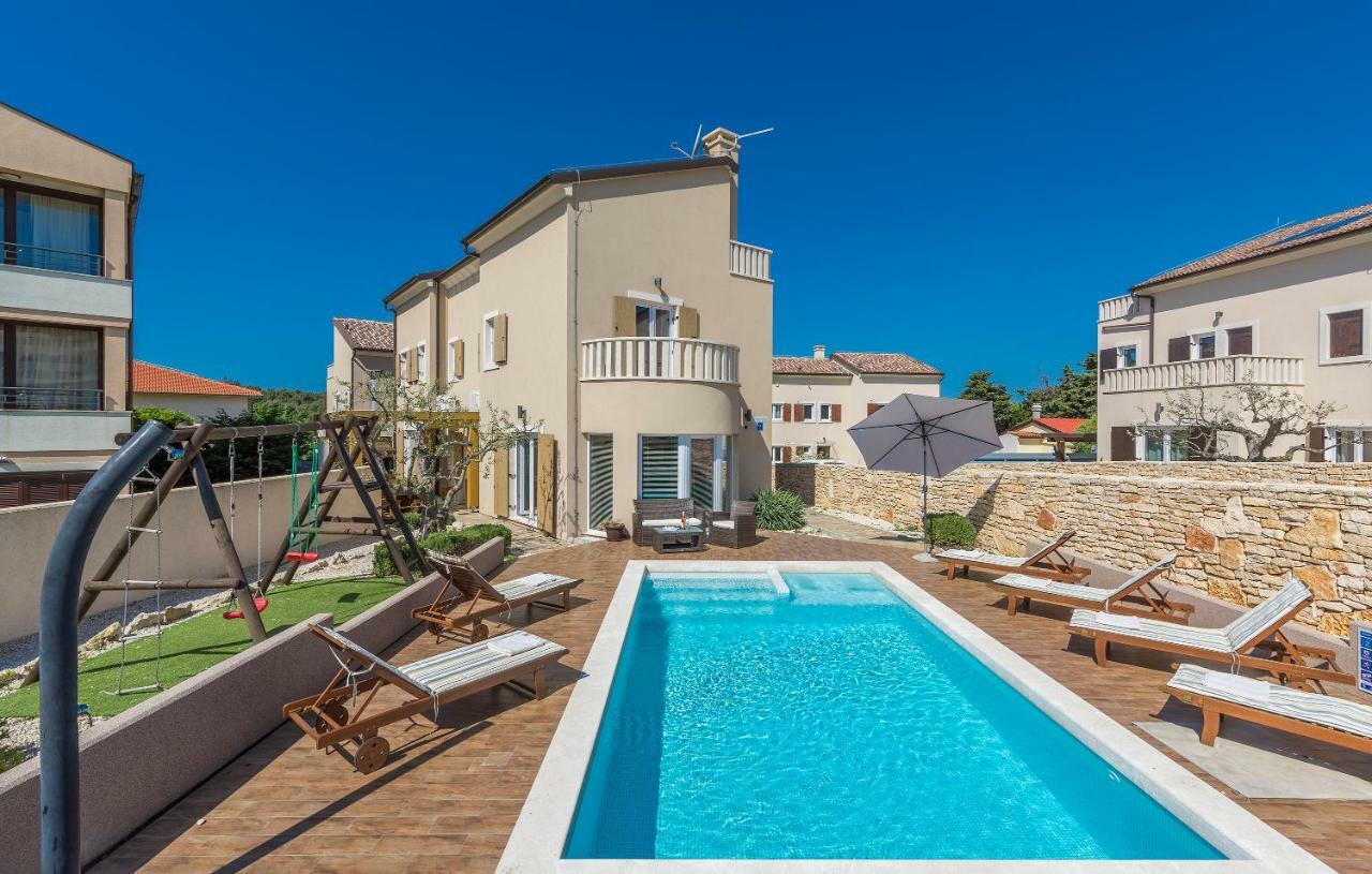6-Bedroom Villa Chiara With Sea View Premantura Eksteriør billede